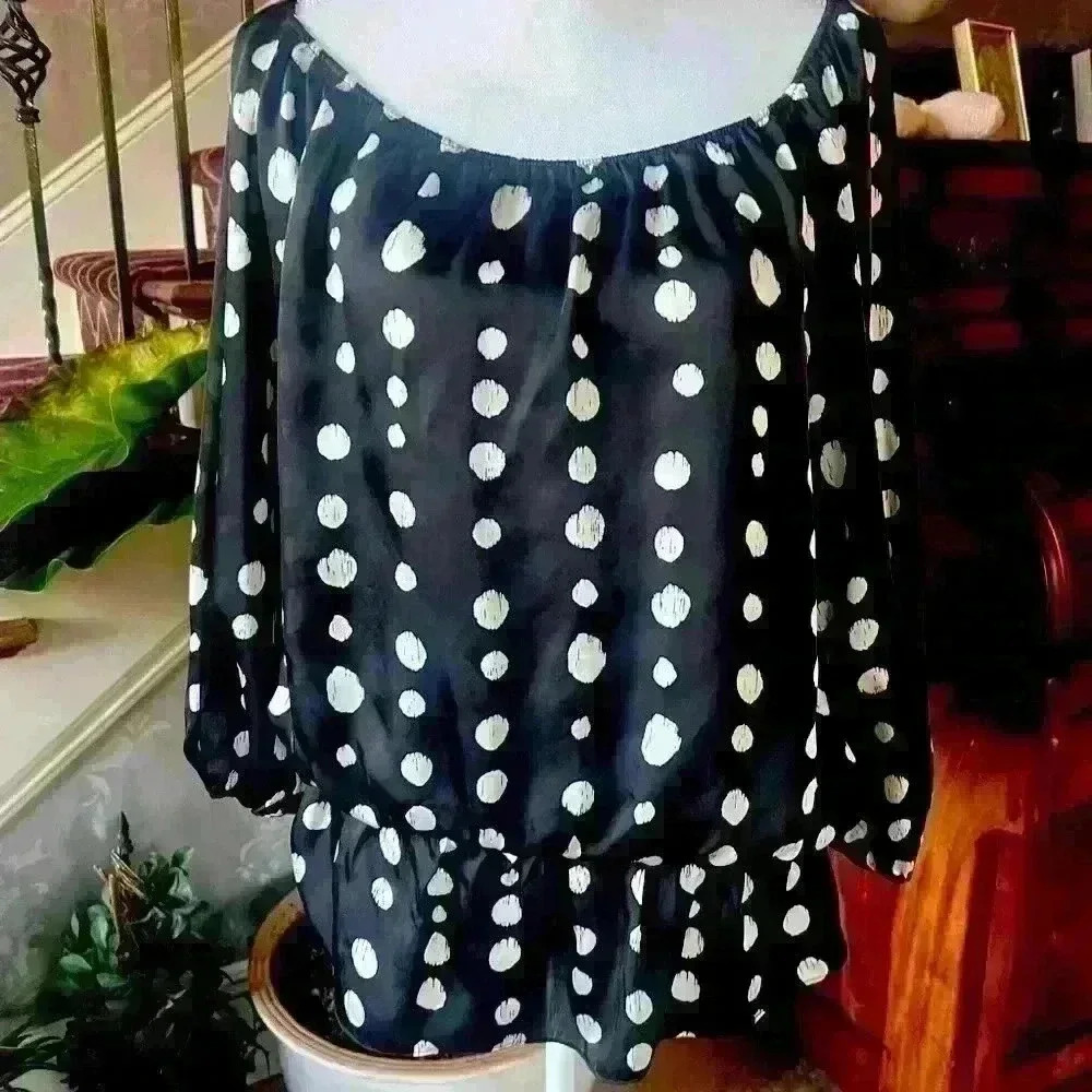 Vince Camuto  blouse large. Black with white polka dots. Elastic drop waist - Picture 10 of 11
